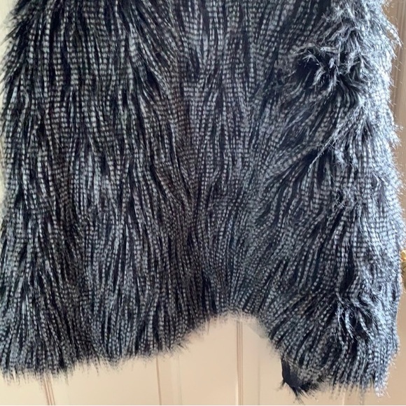 NWOT Fur Vest - Picture 4 of 5